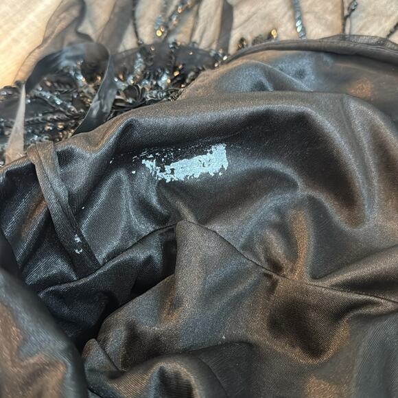 MAC DUGGAL Women’s Black Beaded V-Neck Sheer Cape Gown - Picture 12 of 14